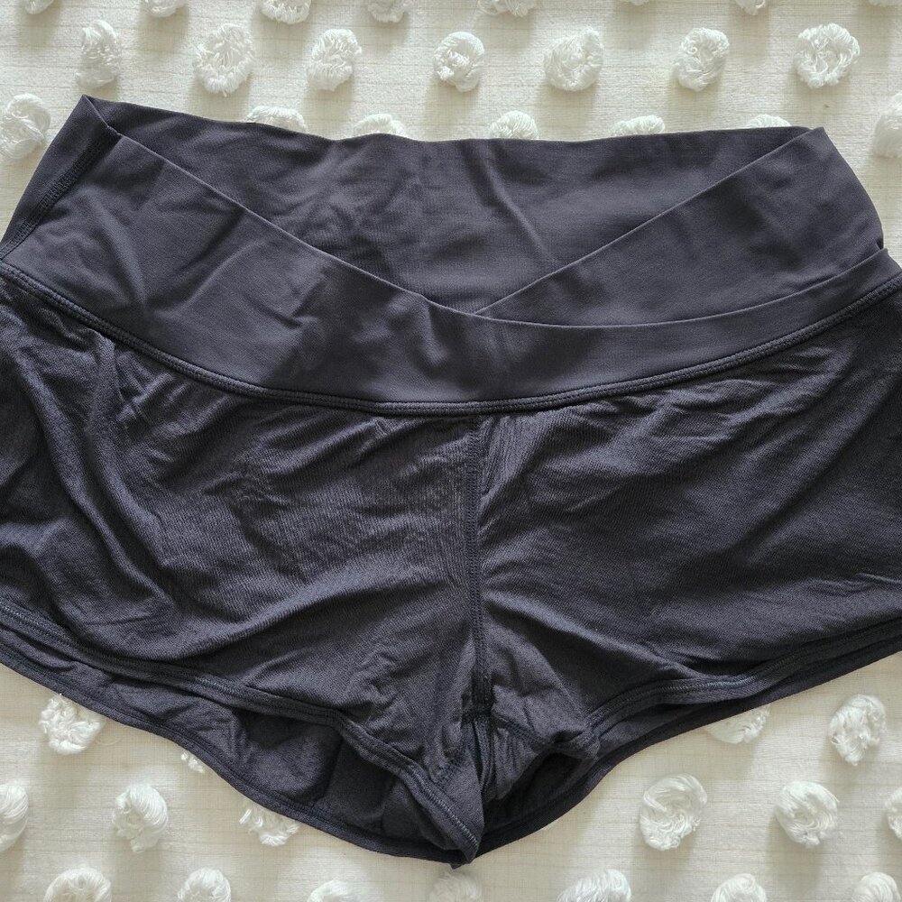 Lululemon Cross-waist Short Shorts - Size 8